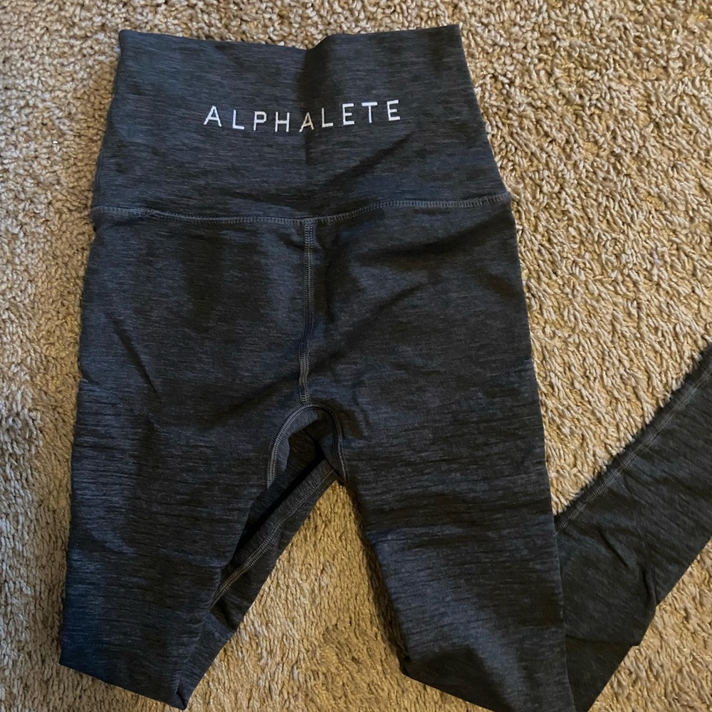 Gray alphalete leggings, size XS in VERY GOOD CONDITION